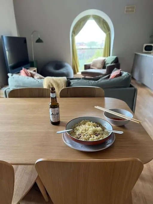 Peaceful Bright City Hide Away With Parking Apartment London