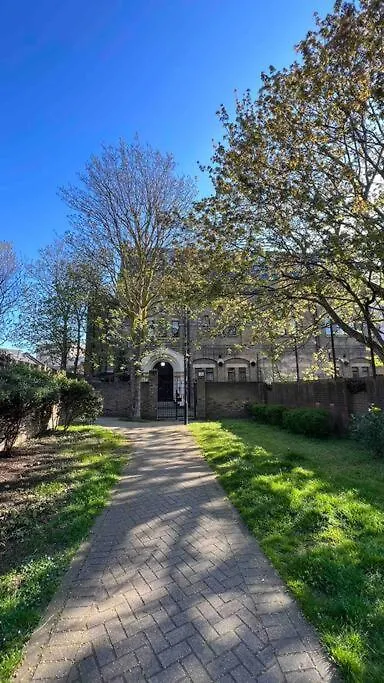 Peaceful Bright City Hide Away With Parking Apartment London United Kingdom