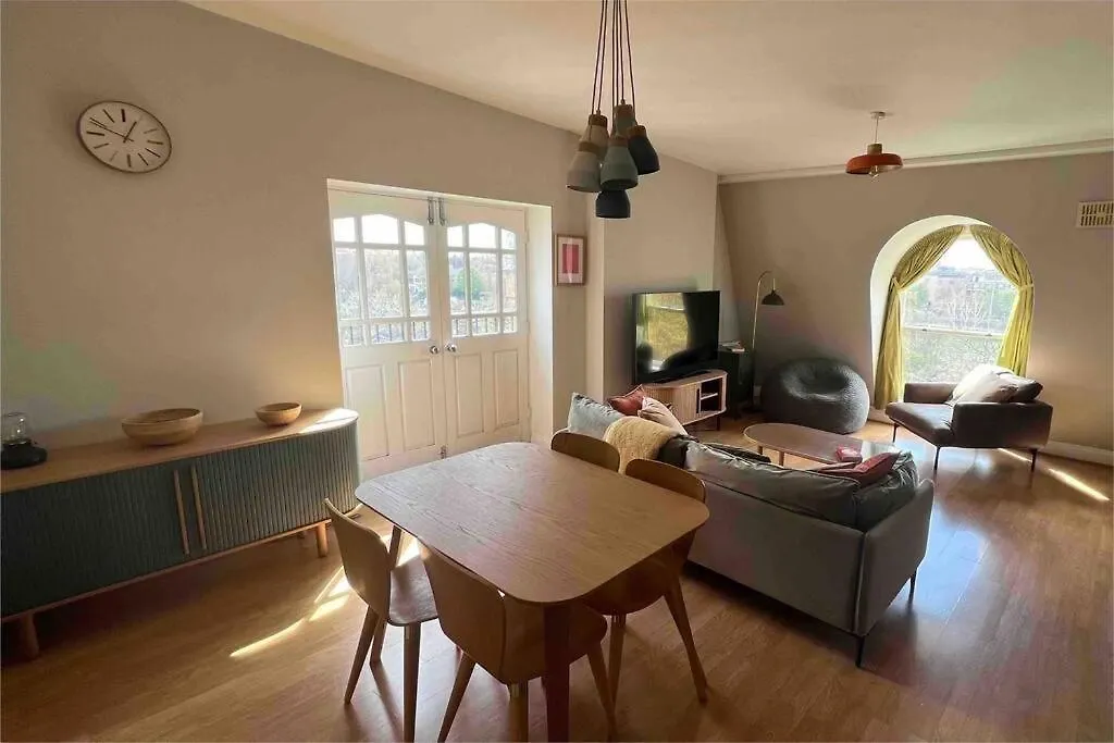 Peaceful Bright City Hide Away With Parking Apartment London United Kingdom