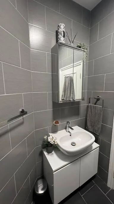 Peaceful Bright City Hide Away With Parking Apartment London United Kingdom