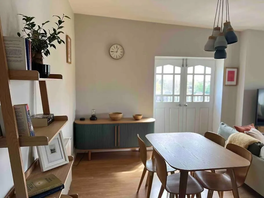 Peaceful Bright City Hide Away With Parking Apartment London 0*,