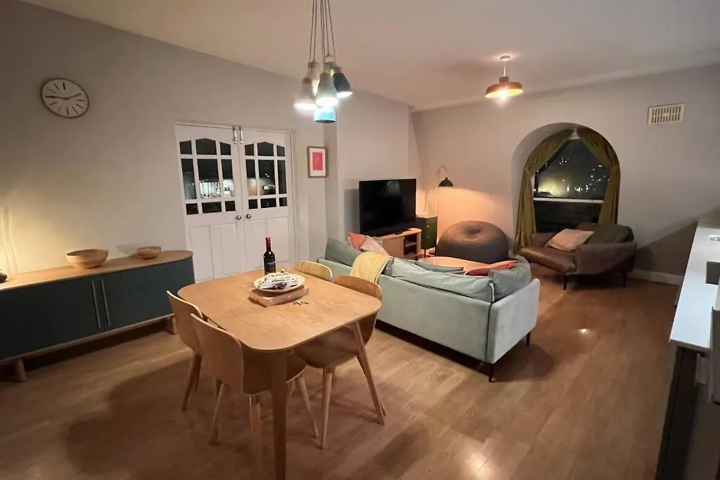 Peaceful Bright City Hide Away With Parking Apartment London United Kingdom
