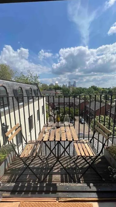 Peaceful Bright City Hide Away With Parking Apartment London United Kingdom